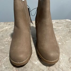Universal Thread-Women's Linda Taupe Ankle Wedge Boots Size 7